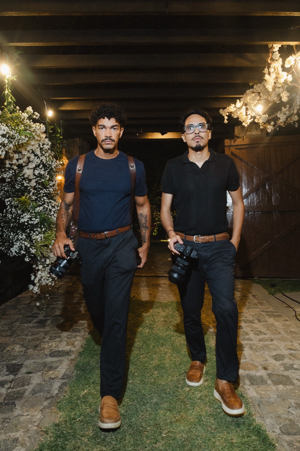 Kell Barbosa e Samuel fotografando um casamento
